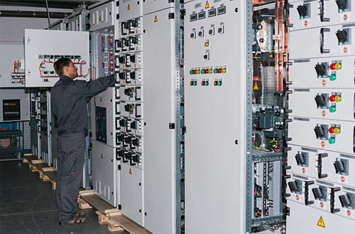 Switchgear tegangan rendah mengalami kelebihan beban hubung singkat